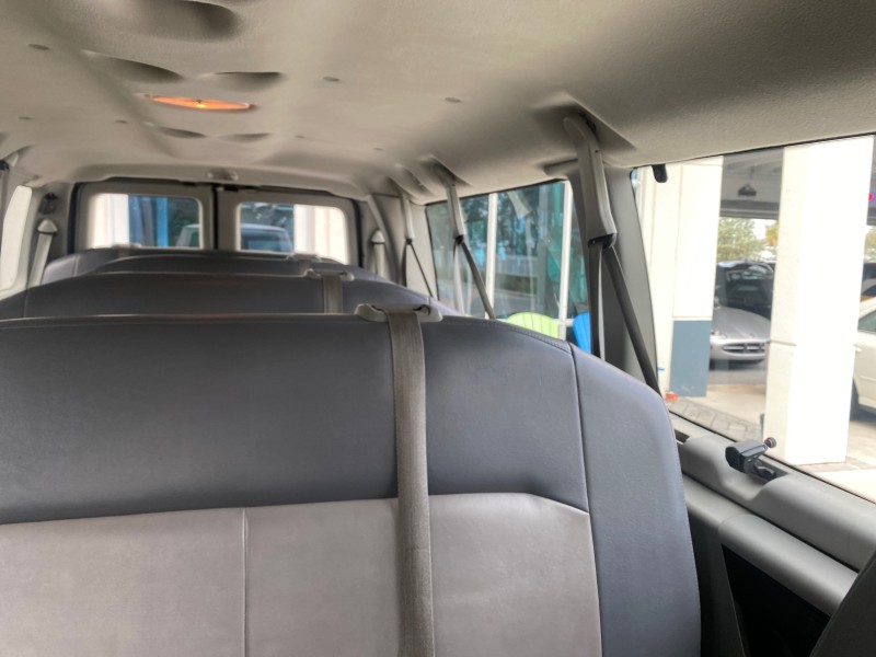 2008 Ford Econoline Wagon XLT 15 PASSENGERS E350 CLEAN in , 