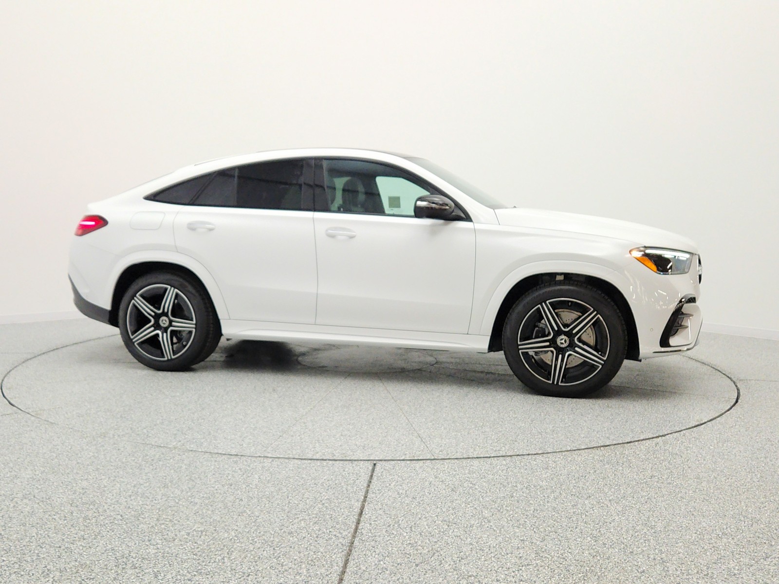New 2026 MOONLIGHT WHITE Mercedes-Benz GLE 450 4MATIC® Coupe image 4
