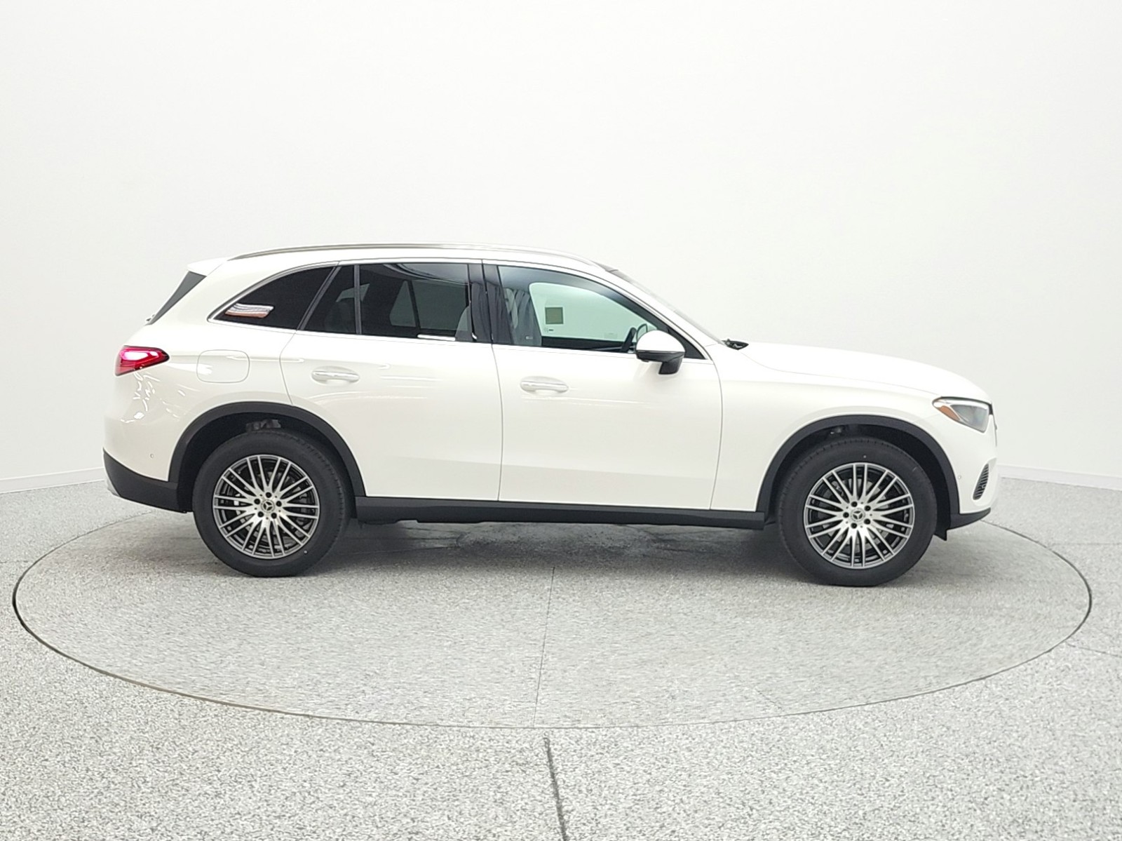 New 2026 Polar White Mercedes-Benz GLC 300 image 4