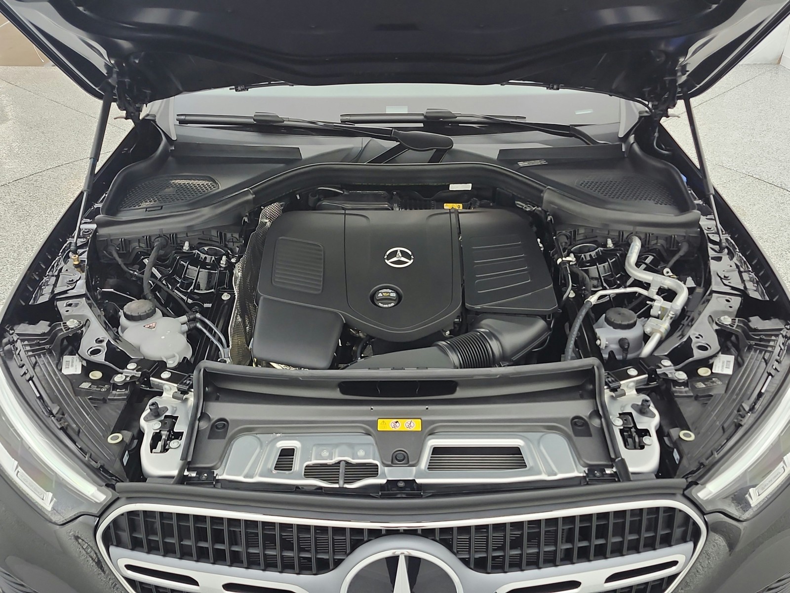 New 2026 Black Mercedes-Benz GLC 300 image 11