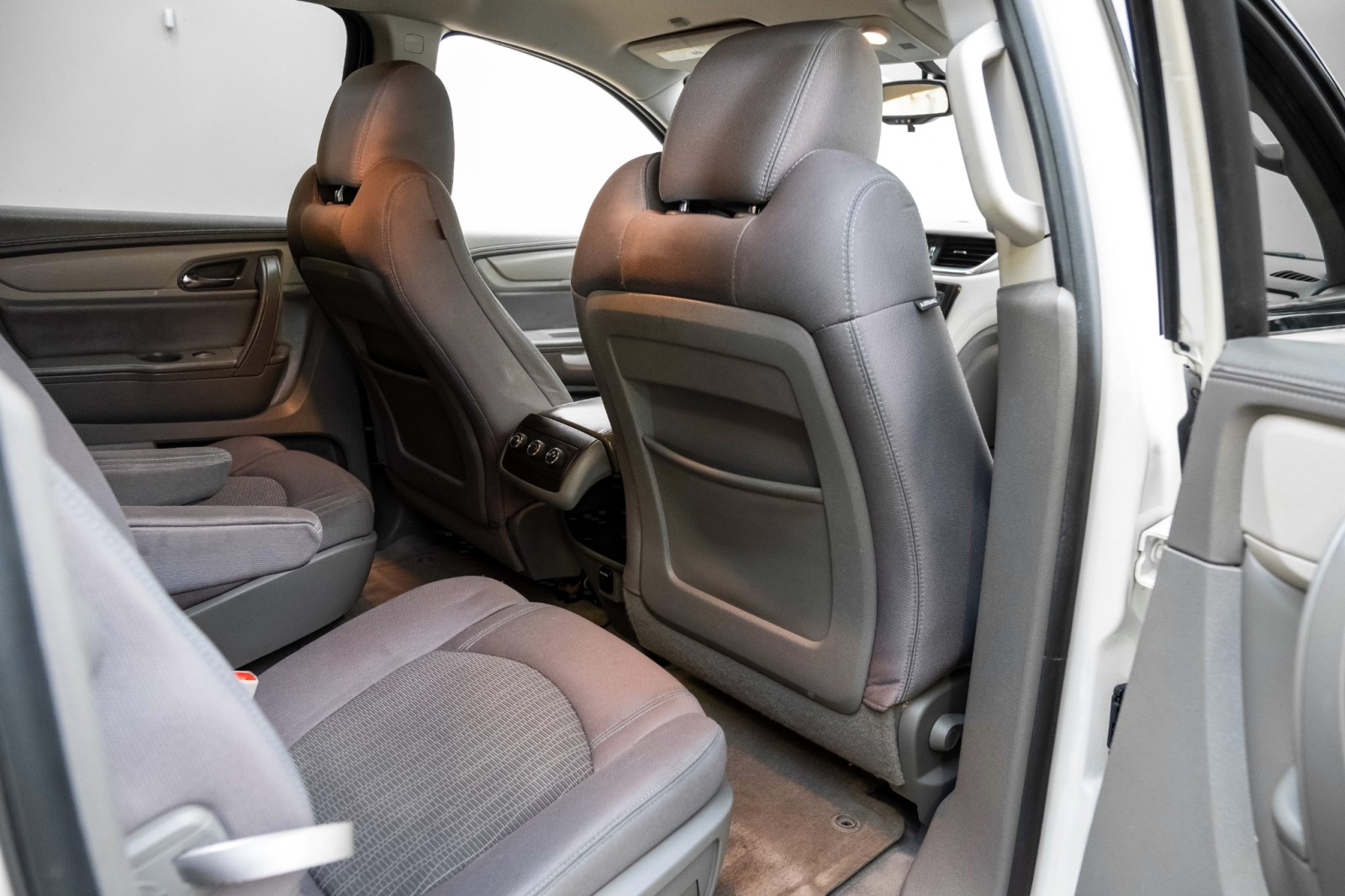 2014 Chevrolet Traverse LT CaptainSeating 3rdRowSeat RearClimatePkg 34