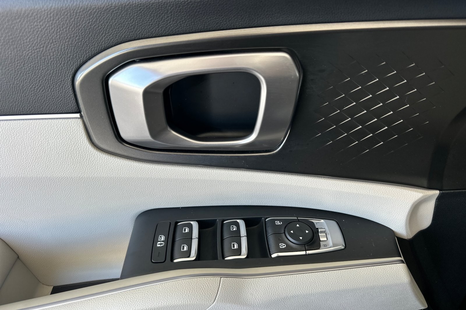 Used 2022 Gravity Blue Kia S image 10