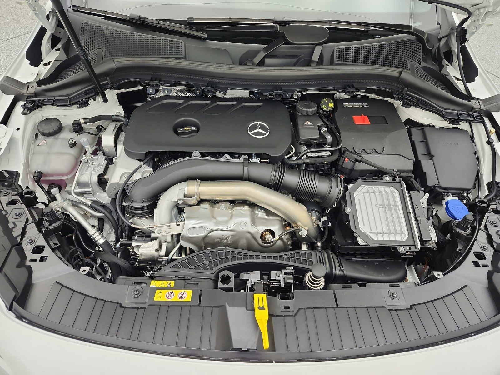 New 2026 Polar White Mercedes-Benz GLA 250 SUV image 12
