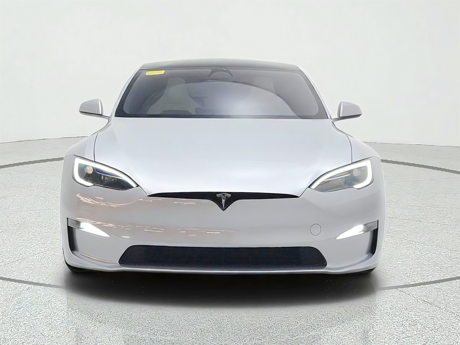 Used 2025 Lunar Silver Tesla Plaid image 2