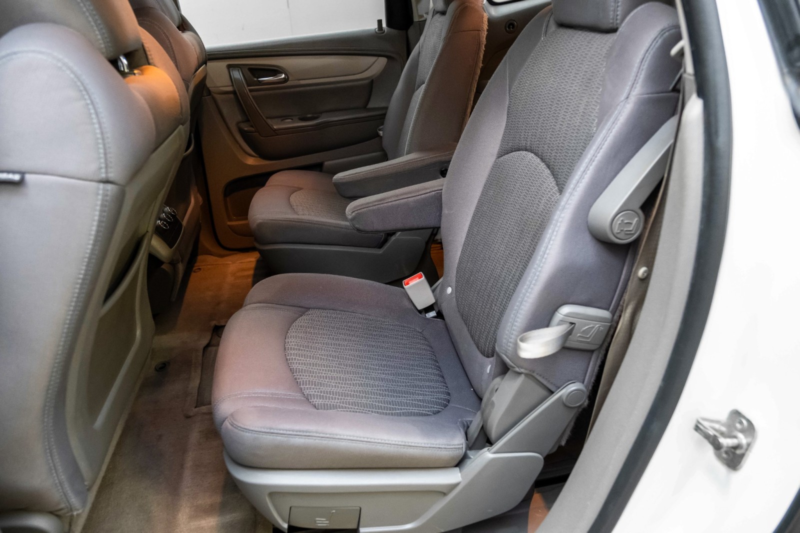 2014 Chevrolet Traverse LT CaptainSeating 3rdRowSeat RearClimatePkg 37