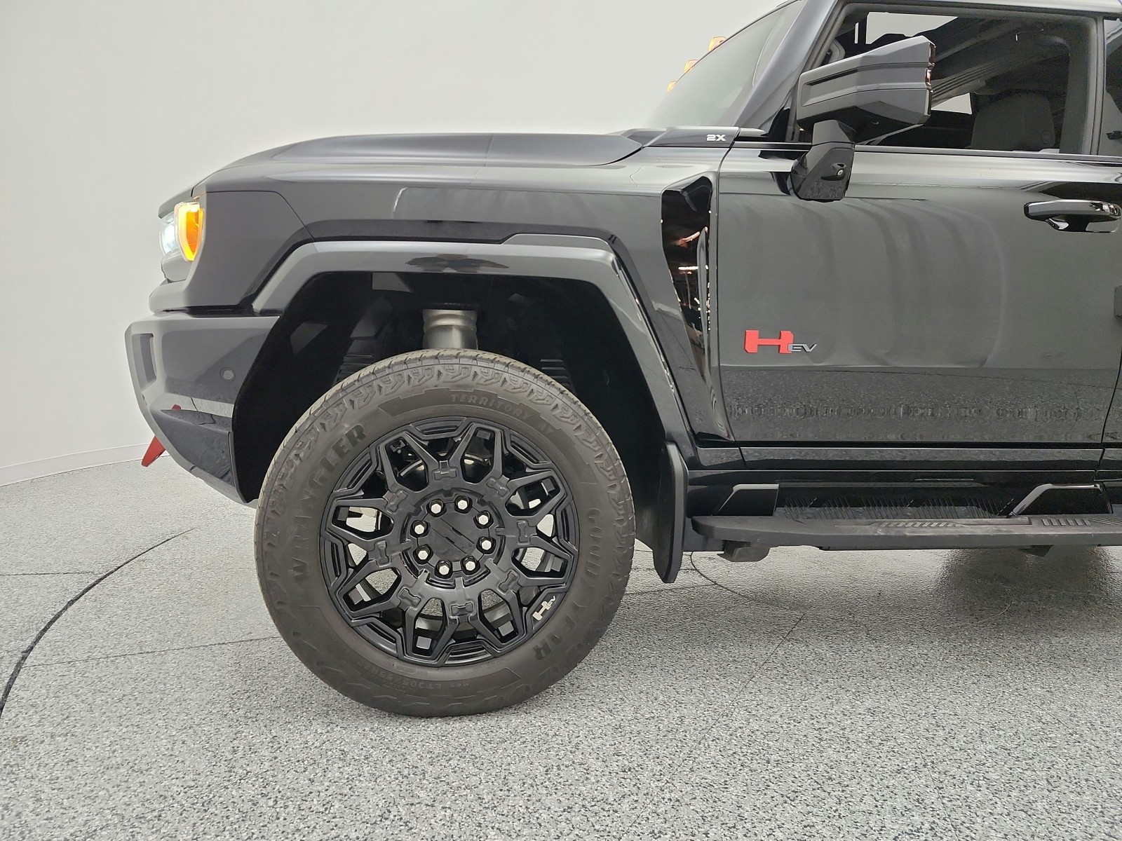 Used 2024 Void Black GMC e4WD 4dr 2X image 16