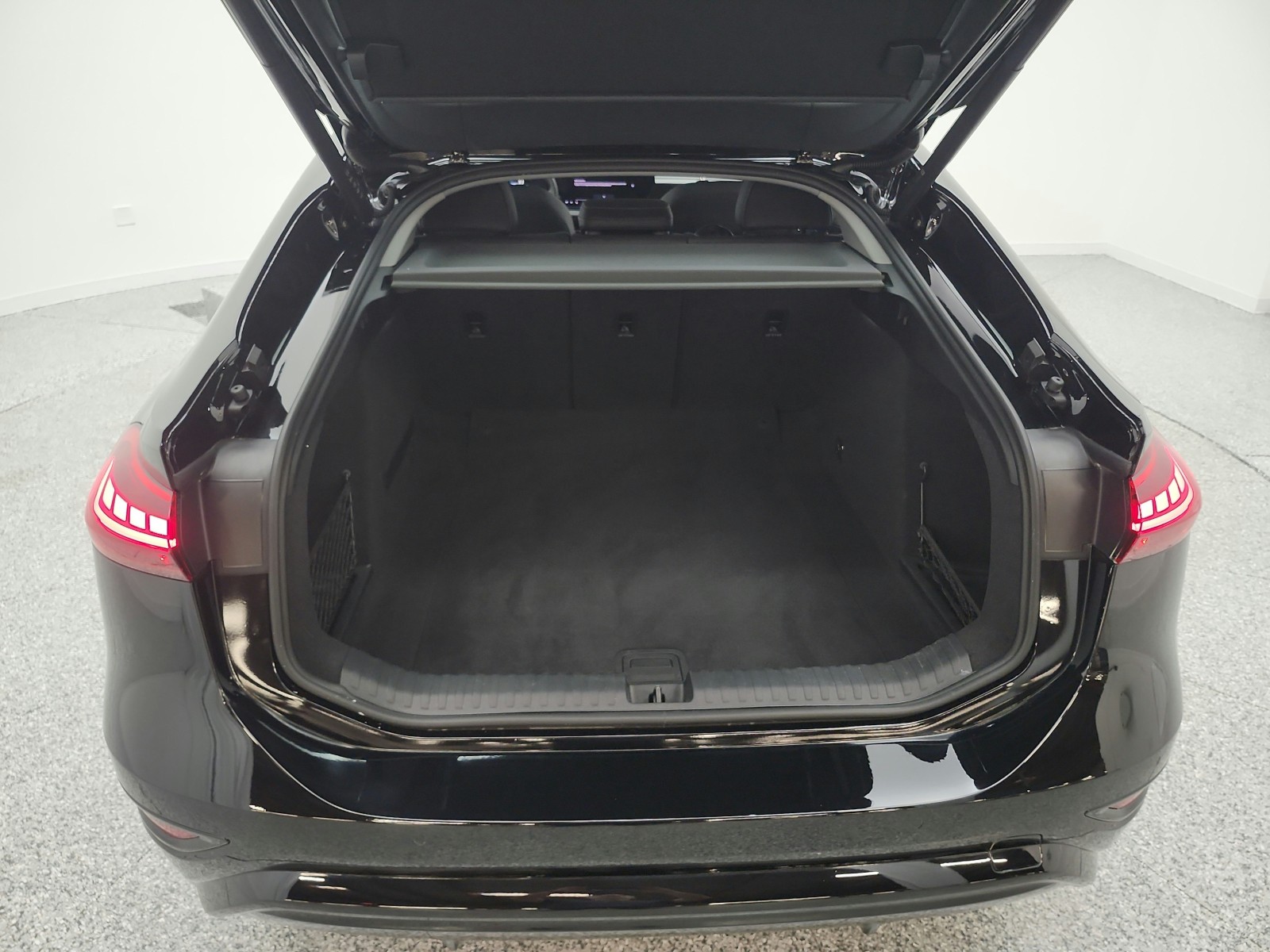 Used 2025 Mythos Black Metallic Audi Premium Plus RWD image 21