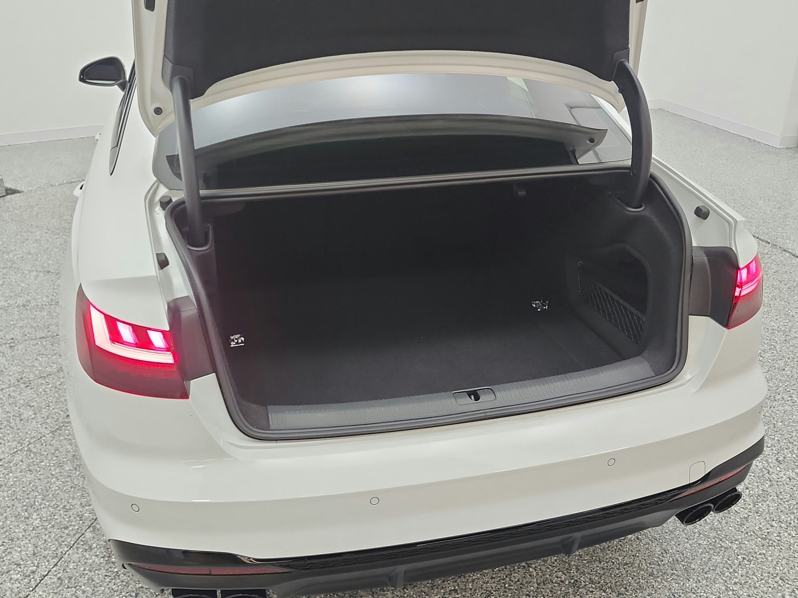 Used 2023 Glacier White Metallic Audi Premium Plus 3.0 TFSI quattro image 20