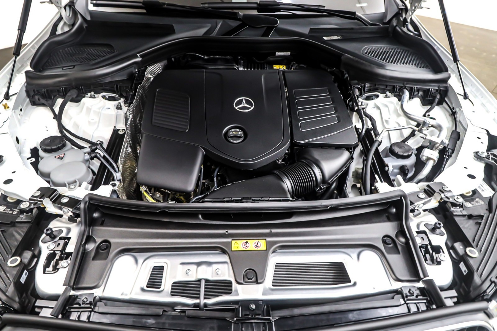 New 2026 Polar White Mercedes-Benz GLC 300 image 11