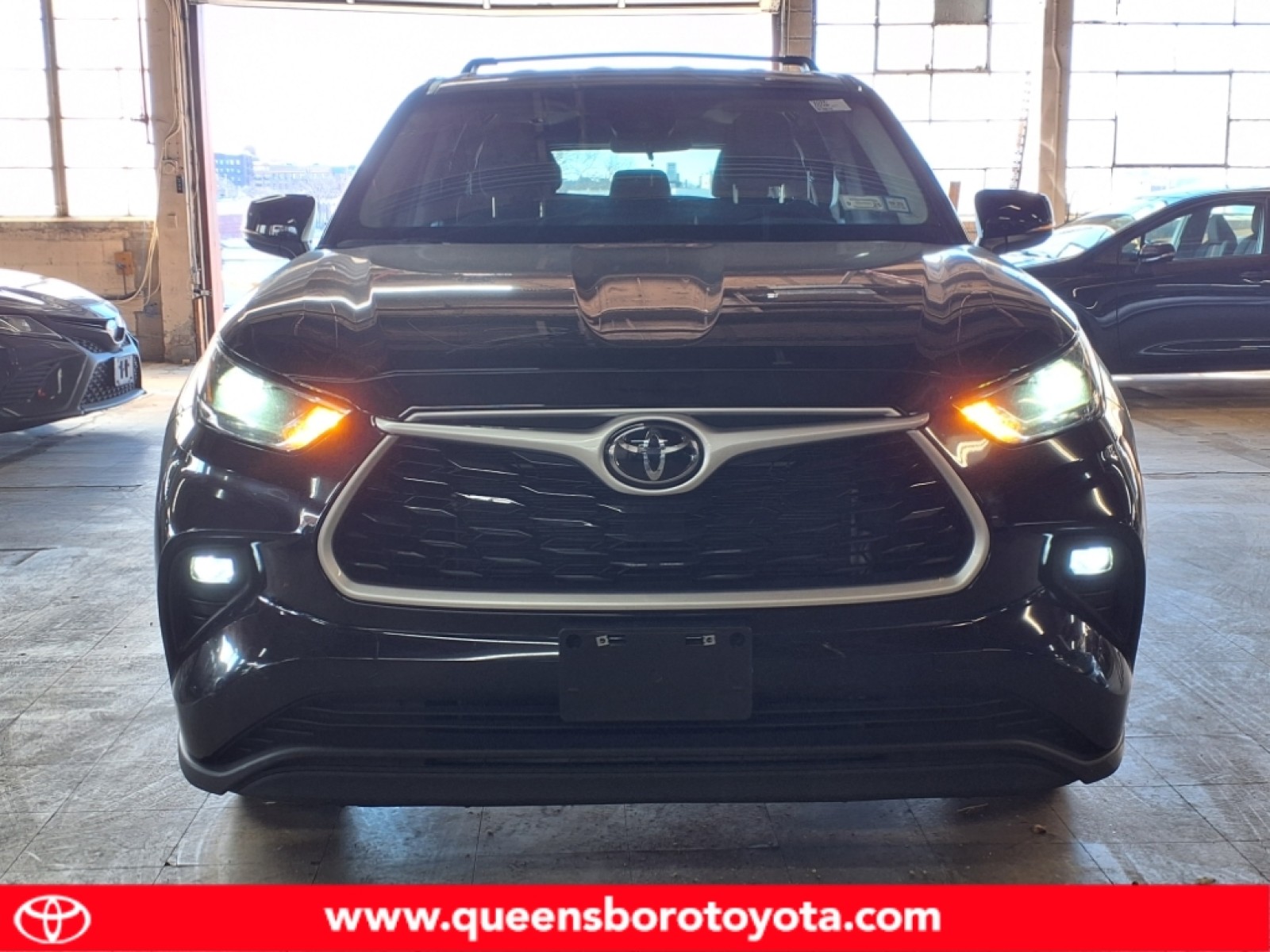 Used 2023 Toyota Highlander LE with VIN 5TDKDRAH2PS513716 for sale in Woodside, NY