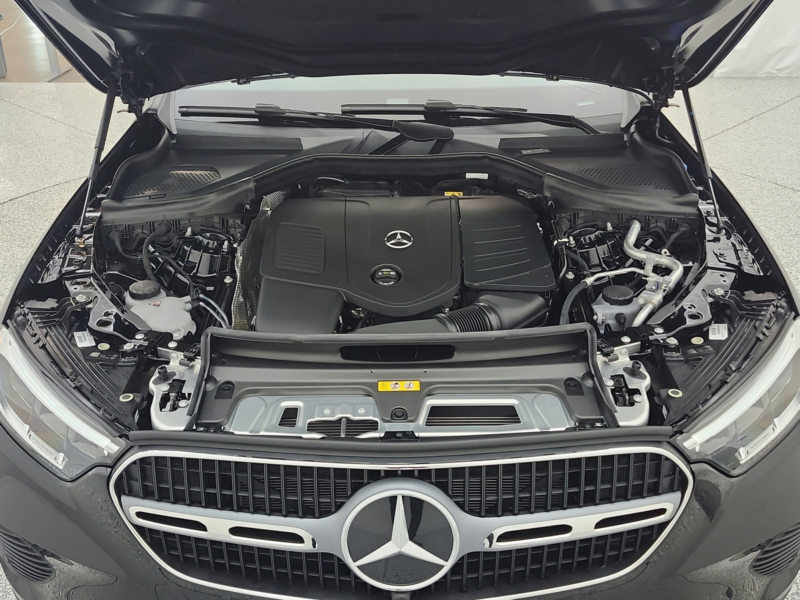 New 2026 Black Mercedes-Benz GLC 300 image 12