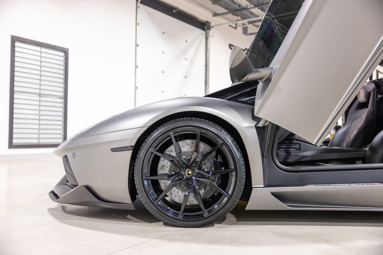2015 Lamborghini Aventador Roadster LP 700-4 photo 31