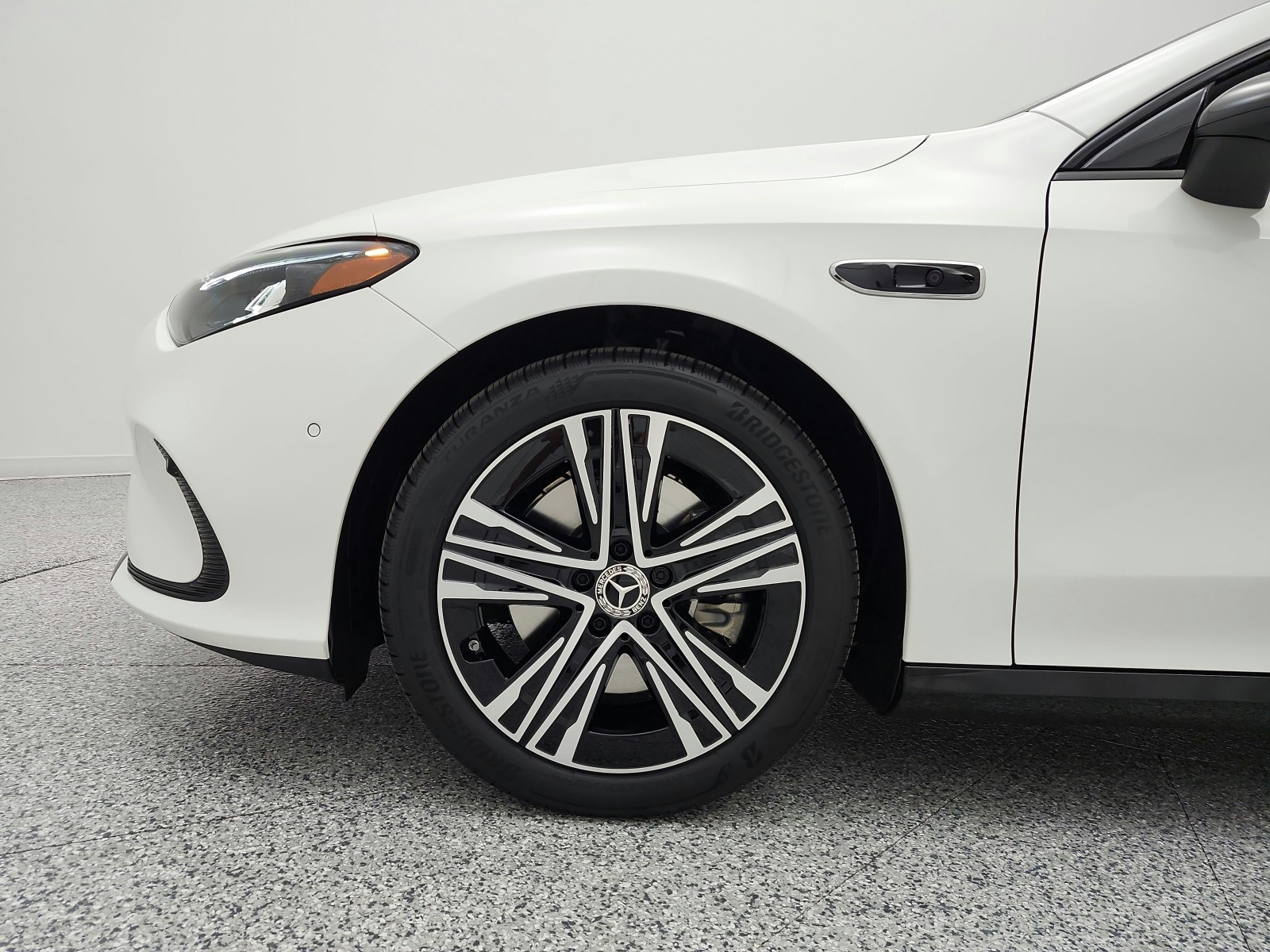 New 2027 Polar White Mercedes-Benz CLA 250+ Electric RWD image 13