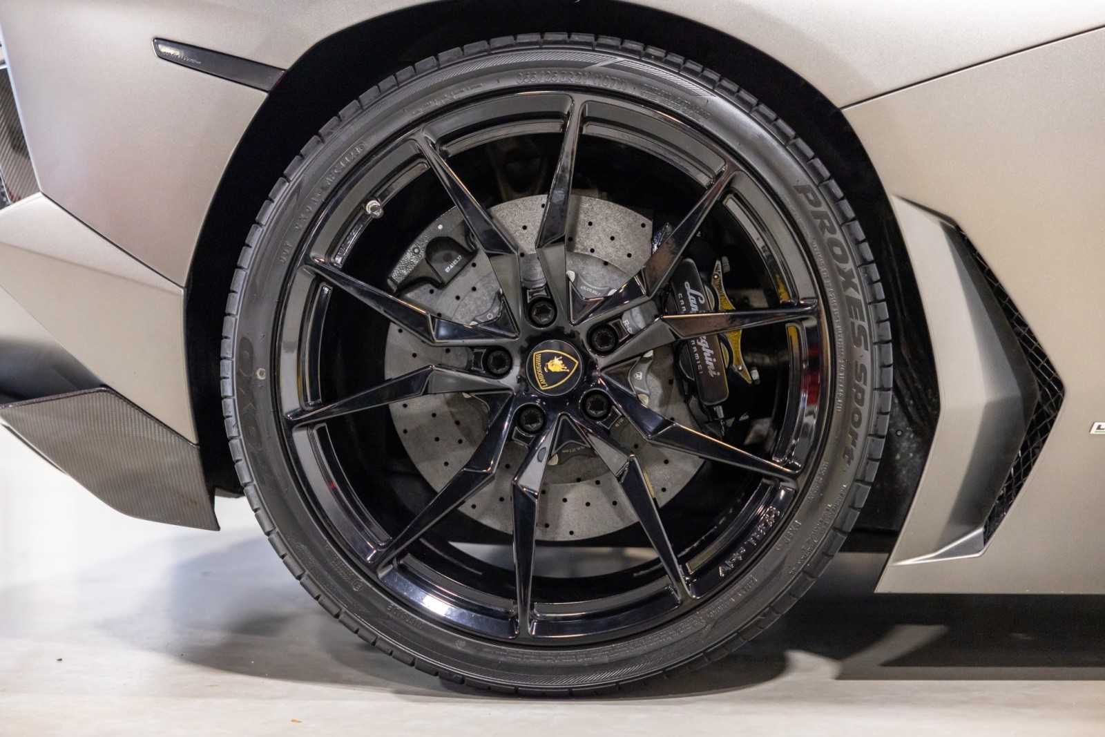 2015 Lamborghini Aventador Roadster LP 700-4 photo 47