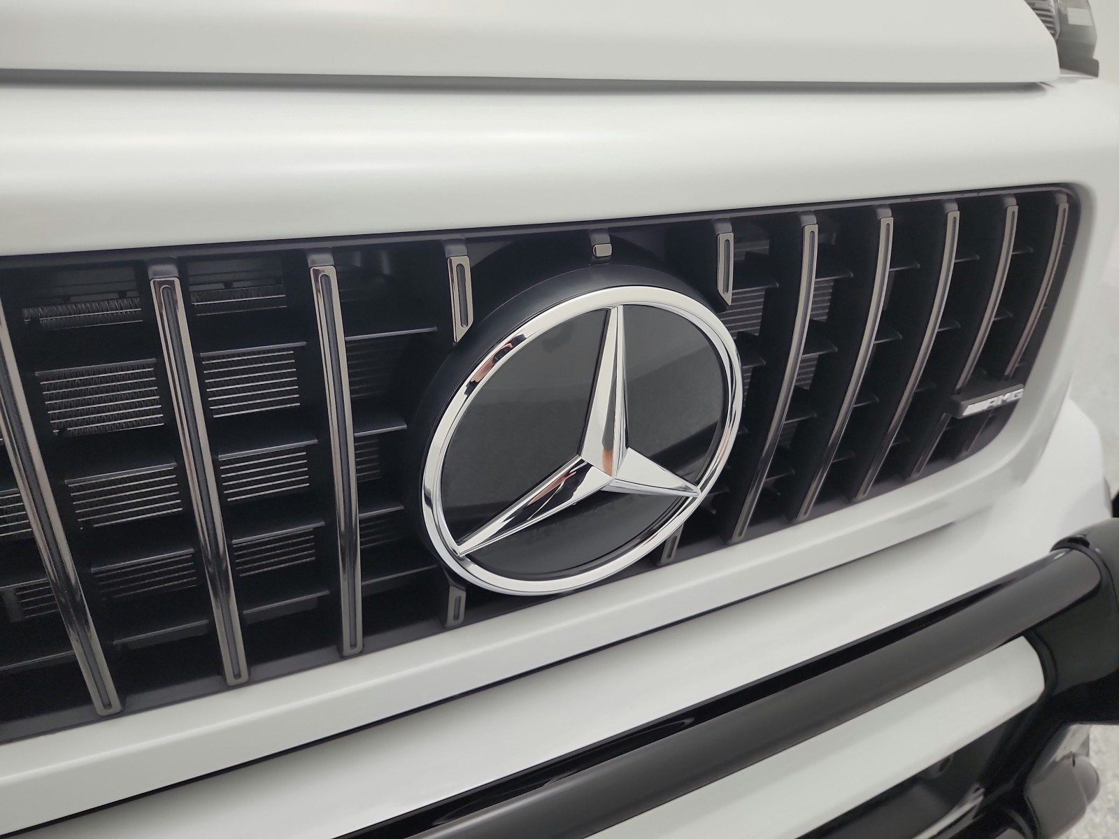 New 2026 MANUFAKTUR Moonlight White Metallic Mercedes-Benz AMG® G 63 SUV image 12