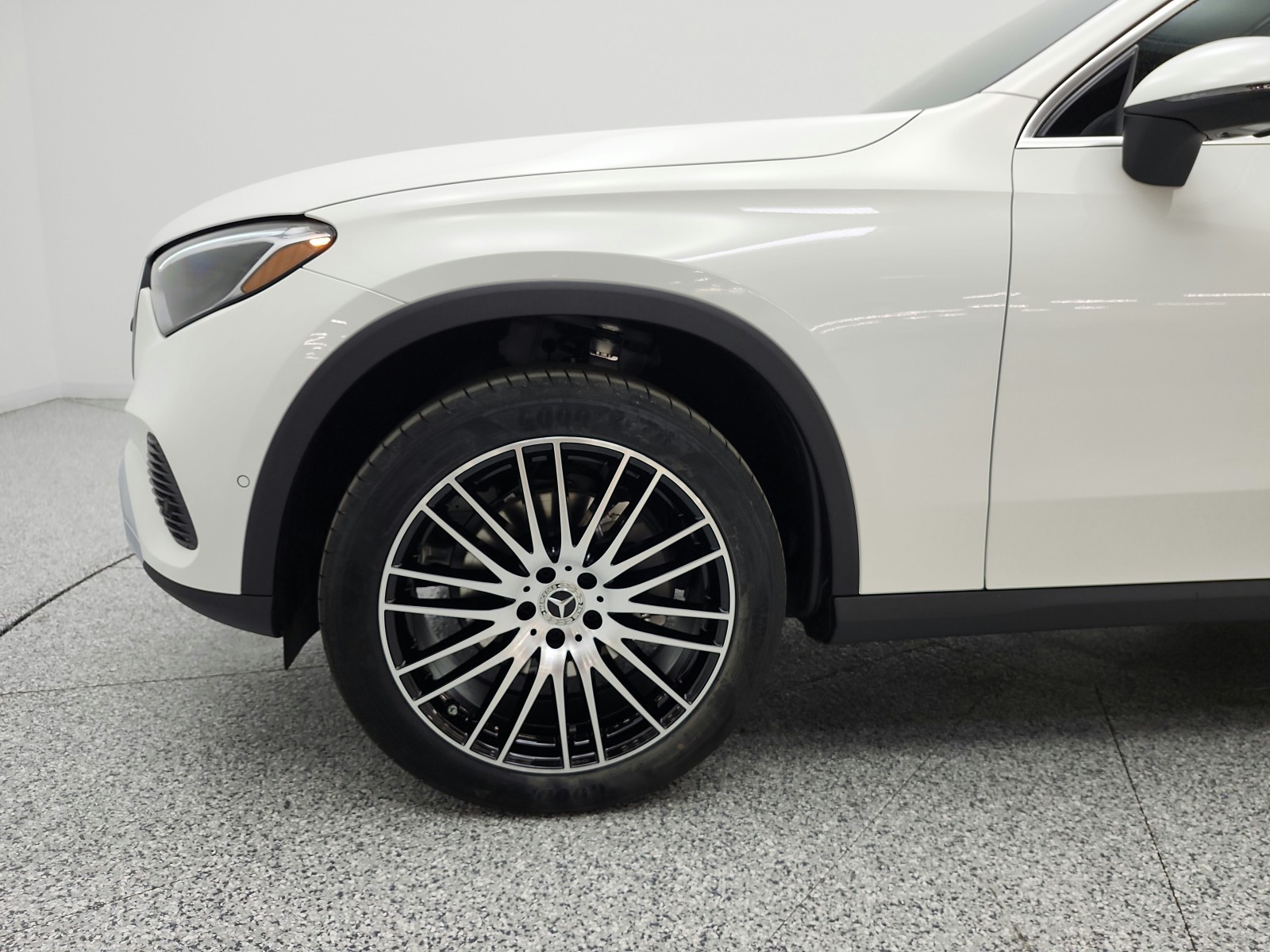 New 2027 Polar White Mercedes-Benz GLC 300 SUV image 15