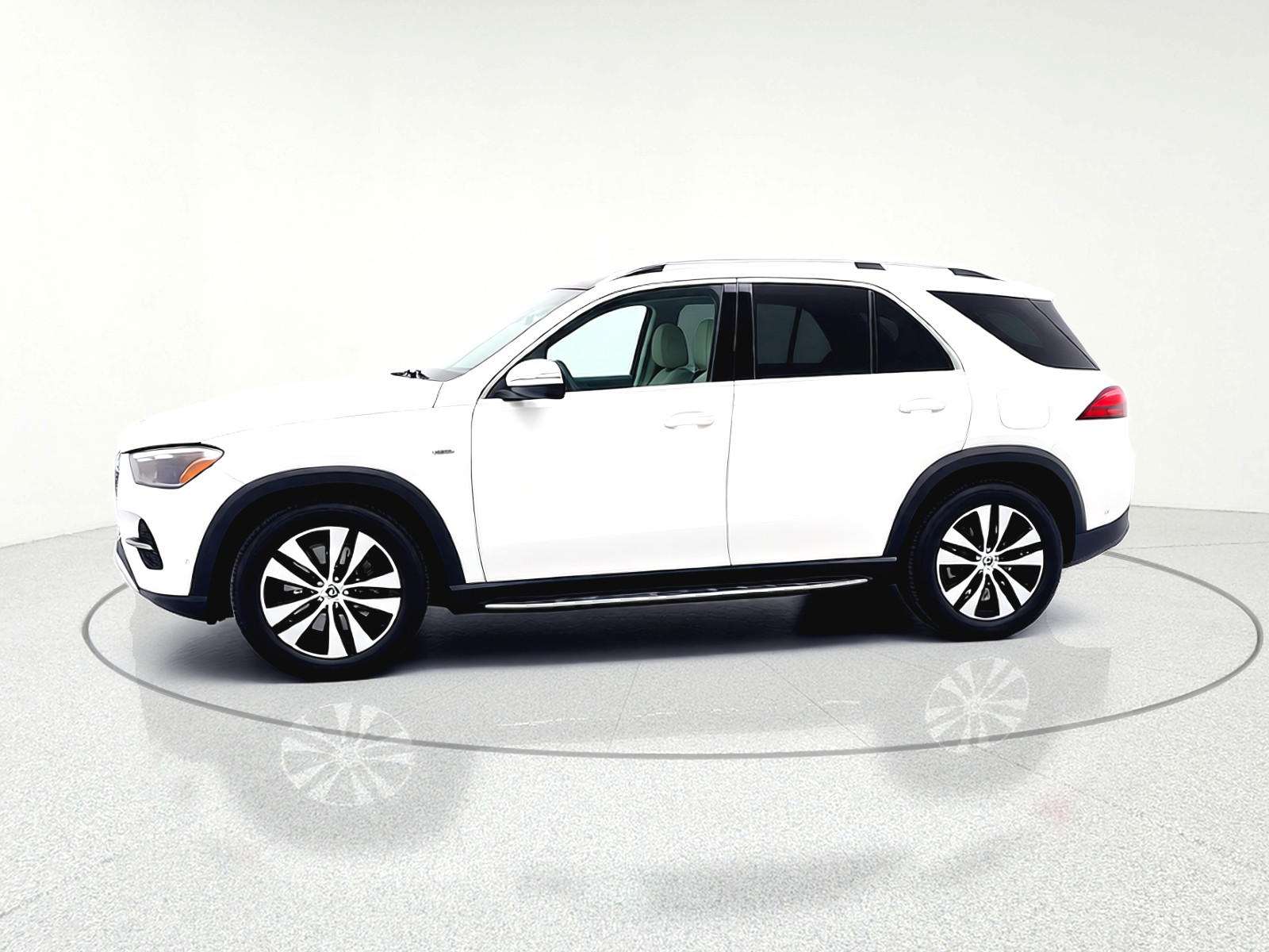 Used 2025 Polar White Mercedes-Benz GLE 450e 4MATIC® SUV image 8