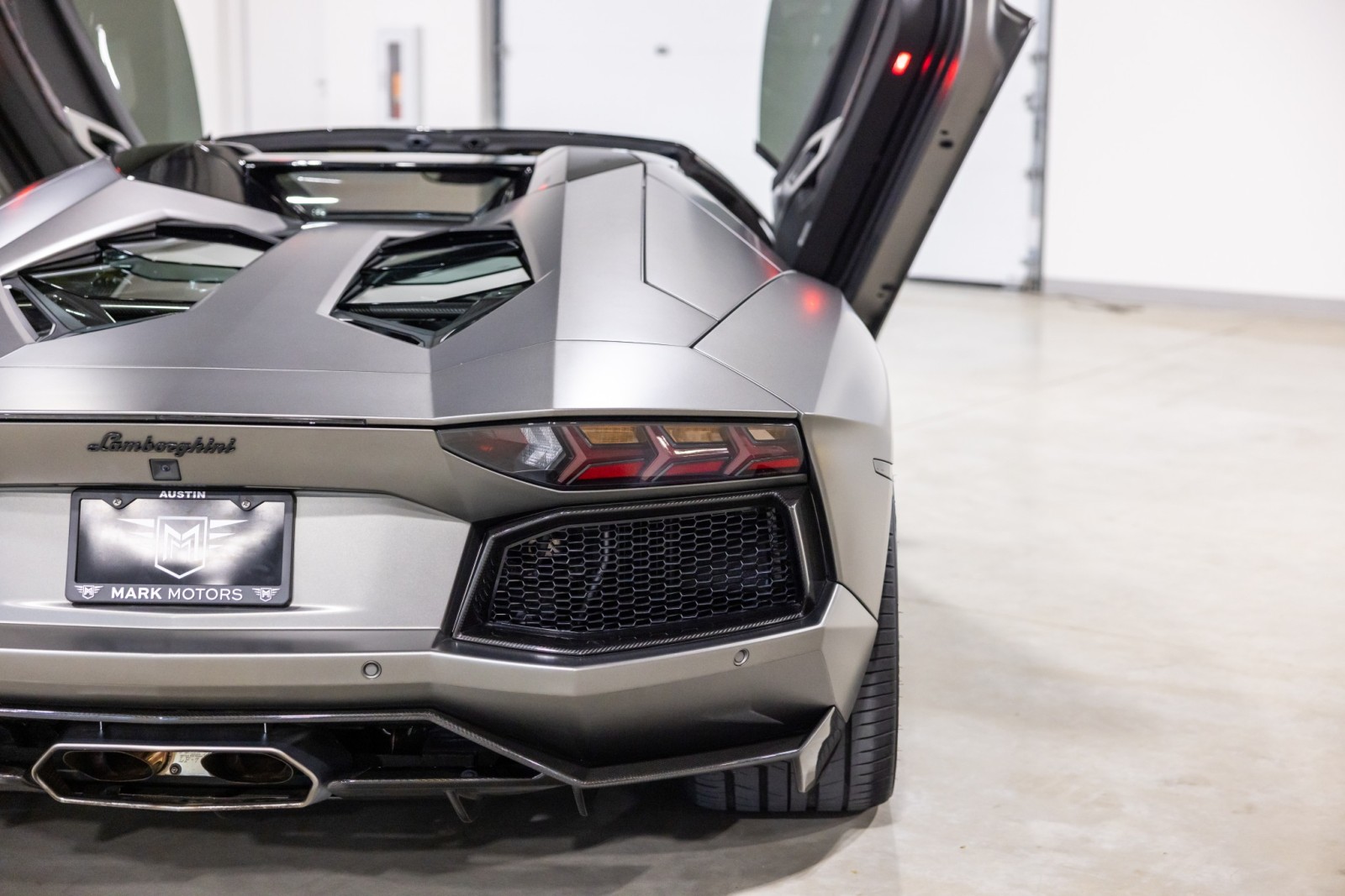 2015 Lamborghini Aventador Roadster LP 700-4 photo 17