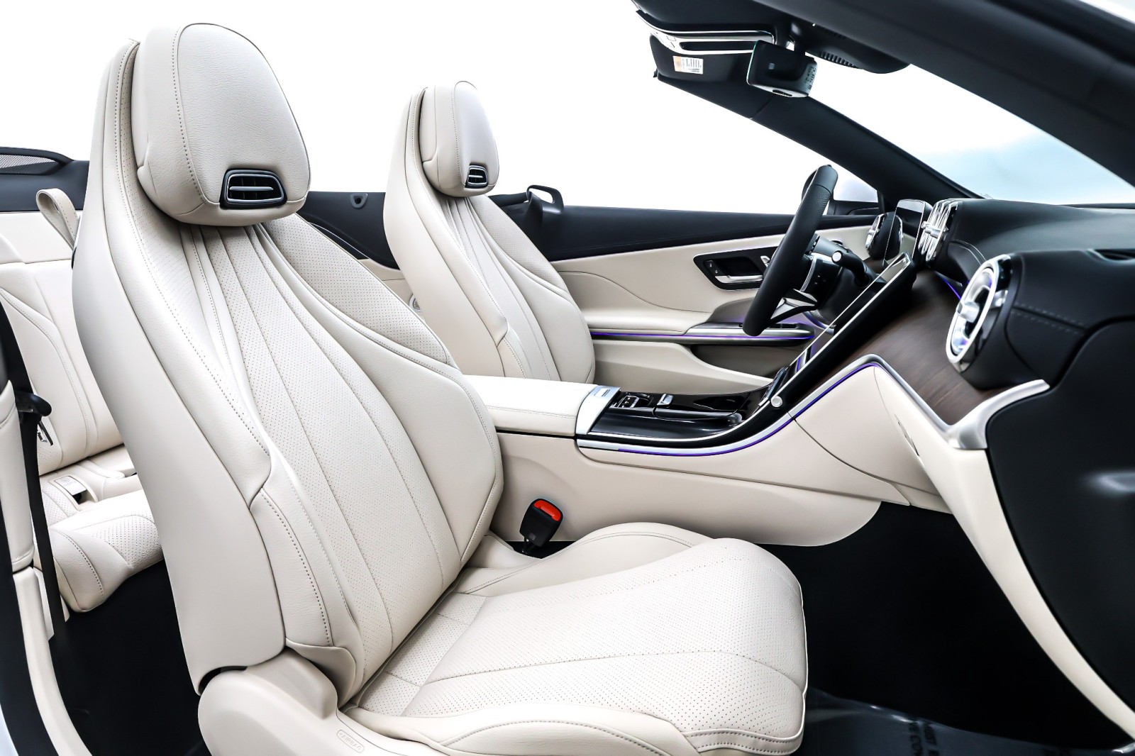 New 2026 MANUFAKTUR Moonlight White Metallic Mercedes-Benz CLE 300 image 7