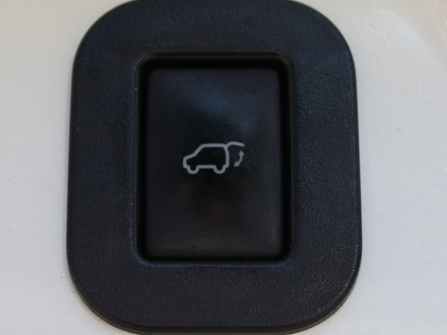2011 Toyota Sienna Navi Leather DVD Premium Pkg Conv. Pkg Bluetooth Rear View Camera MSRP $44,840 48
