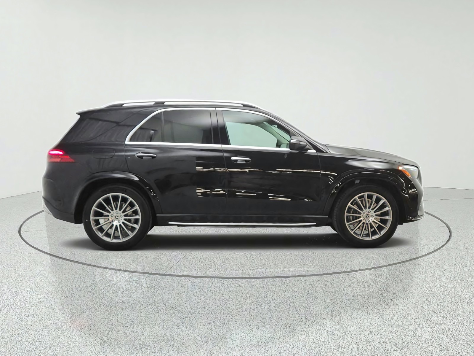 New 2026 Obsidian Black Metallic Mercedes-Benz GLE 450 4MATIC® SUV image 4