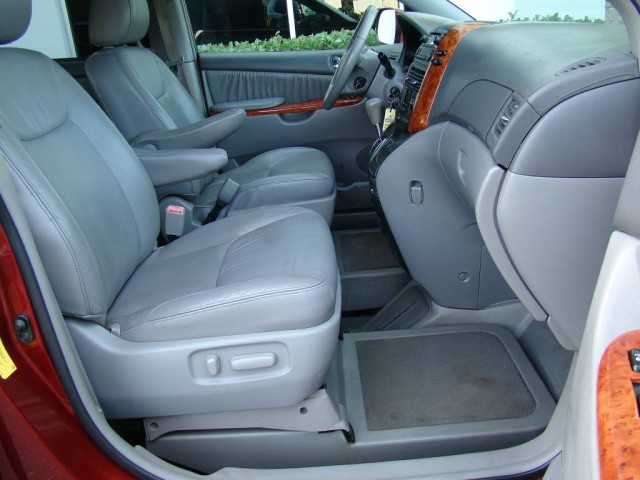 2009 Toyota Sienna XLE Braun Rampvan Handicapped Mobility in Winter Garden, Florida