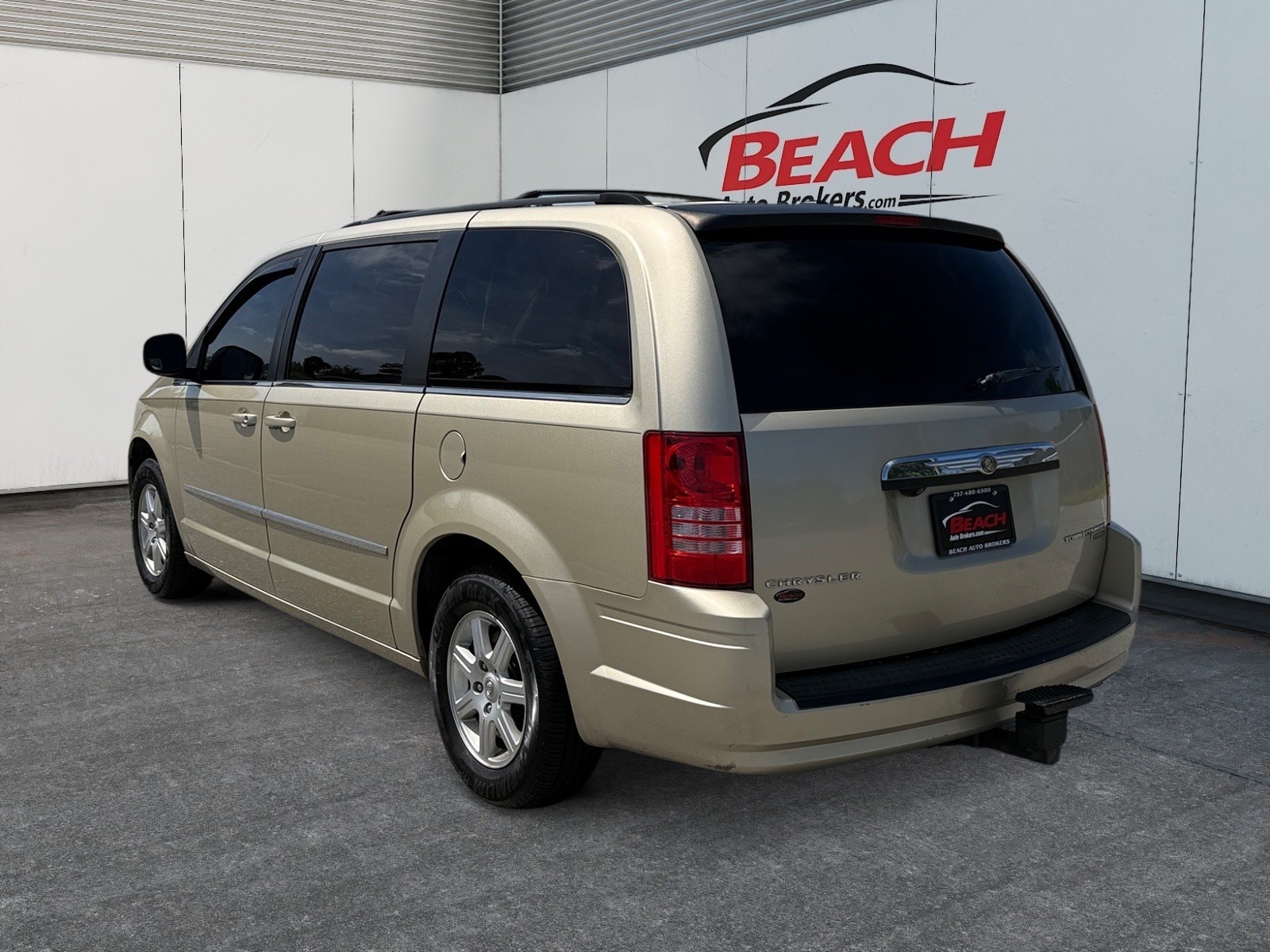 2010 Chrysler Town & Country #14