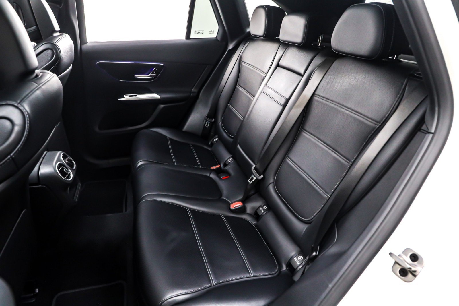 New 2026 Polar White Mercedes-Benz GLC 300 image 8