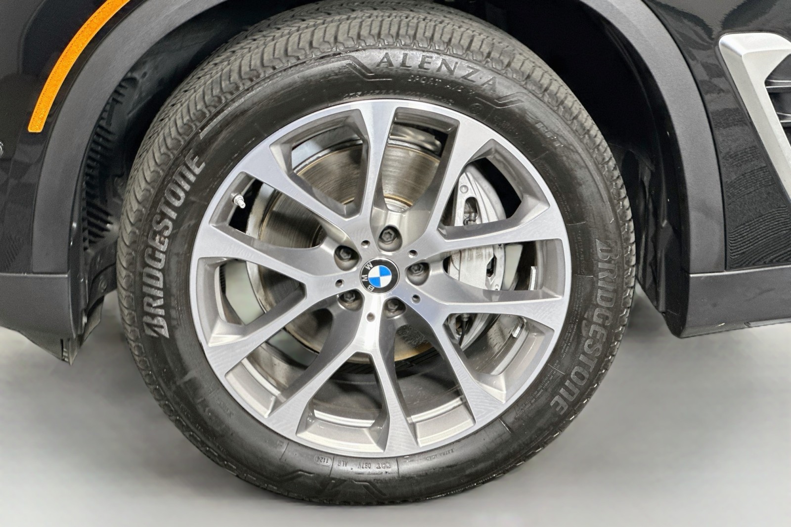 Used 2025 Black Sapphire Metallic BMW sDrive40i image 24