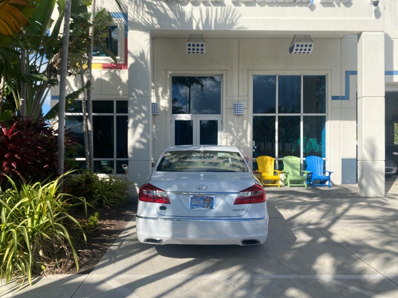 2013 Hyundai Genesis 3.8L LOW MILES 33,576 in , 