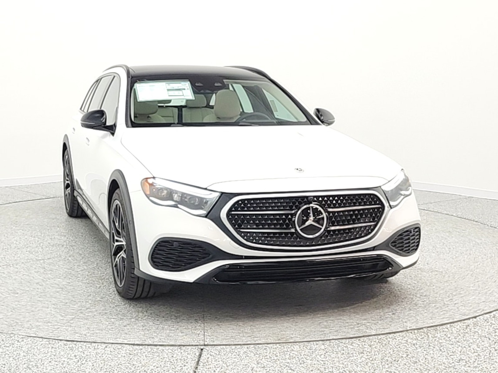 New 2026 MANUFAKTUR Moonlight White Metallic Mercedes-Benz E 450 image 2