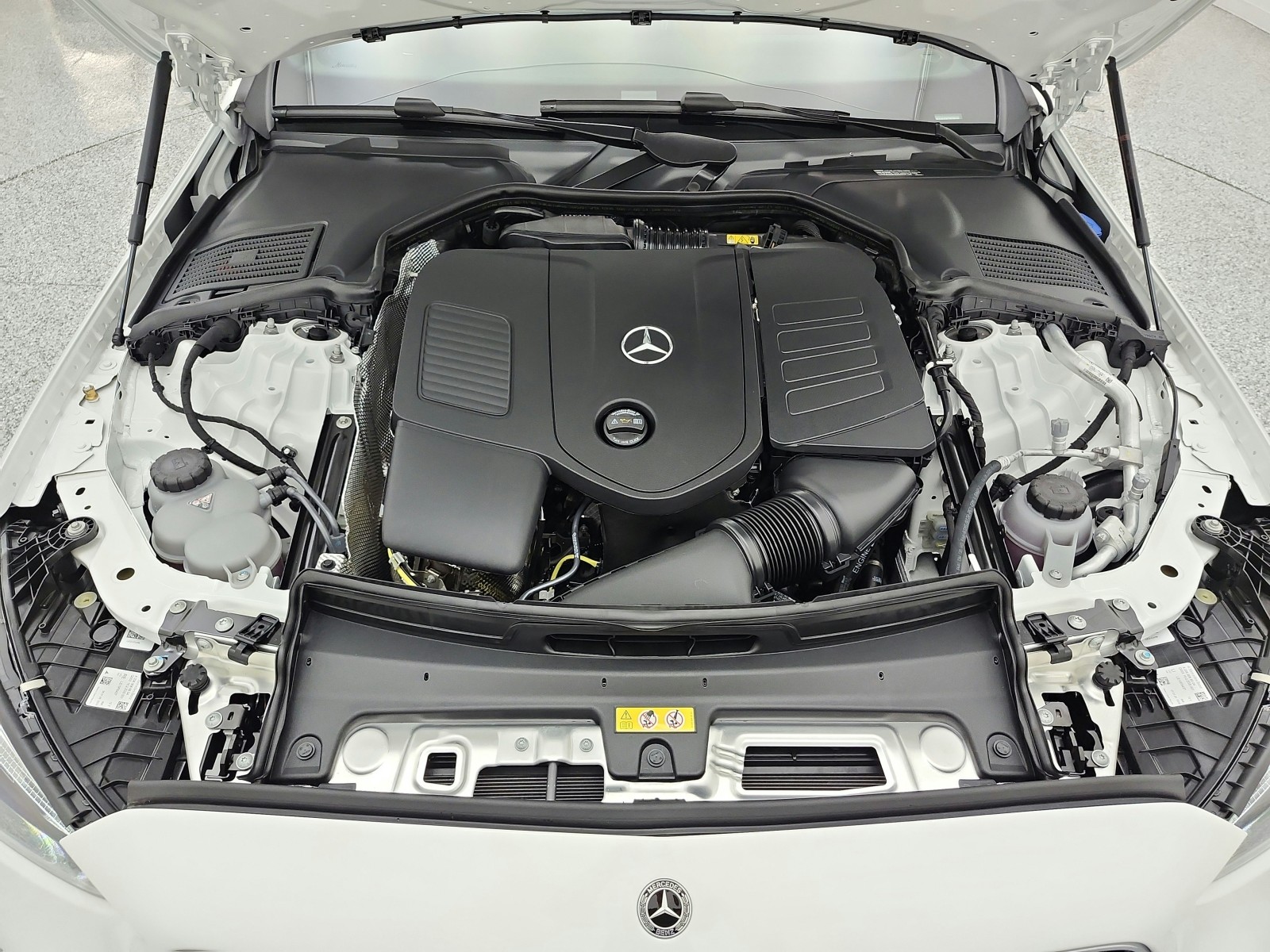 New 2026 MANUFAKTUR Moonlight White Metallic Mercedes-Benz C 300 Sedan image 20