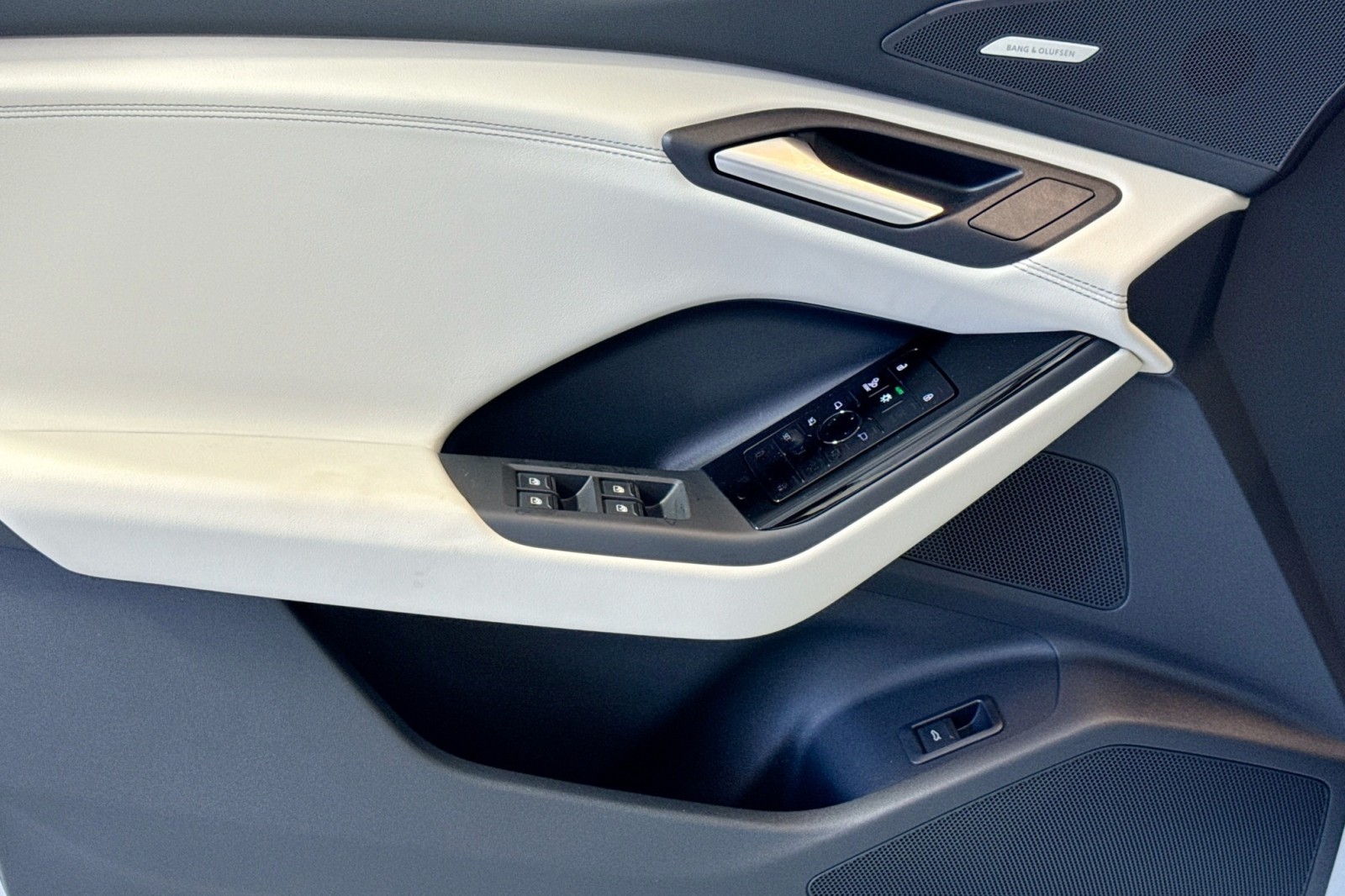 New 2025 Glacier White Metallic Audi Premium Plus quattro image 15