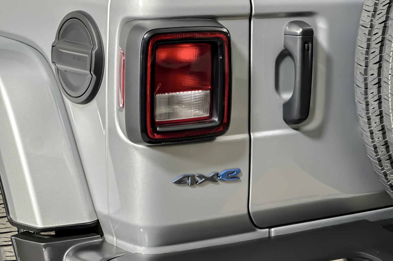 Used 2024 SILVER Jeep Sport S image 25