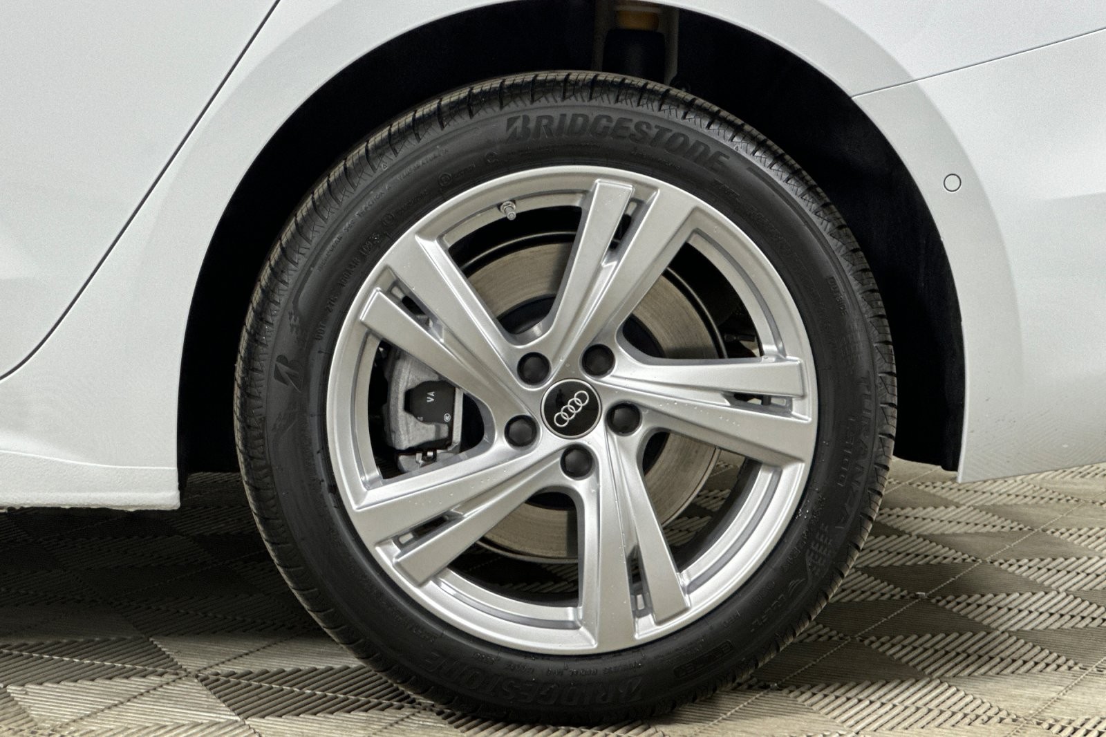 New 2025 Glacier White Metallic Audi Premium Plus 2.0 TFSI quattro image 22