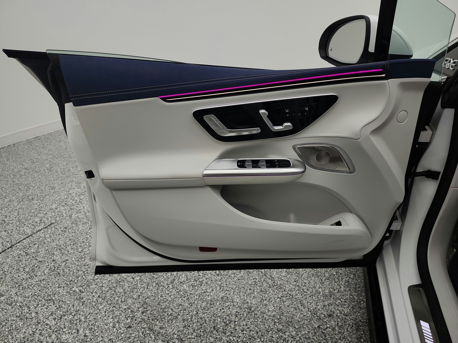 Used 2023 MANUFAKTUR Moonlight White Metallic Mercedes-Benz AMG® EQE 4MATIC+ Sedan image 27