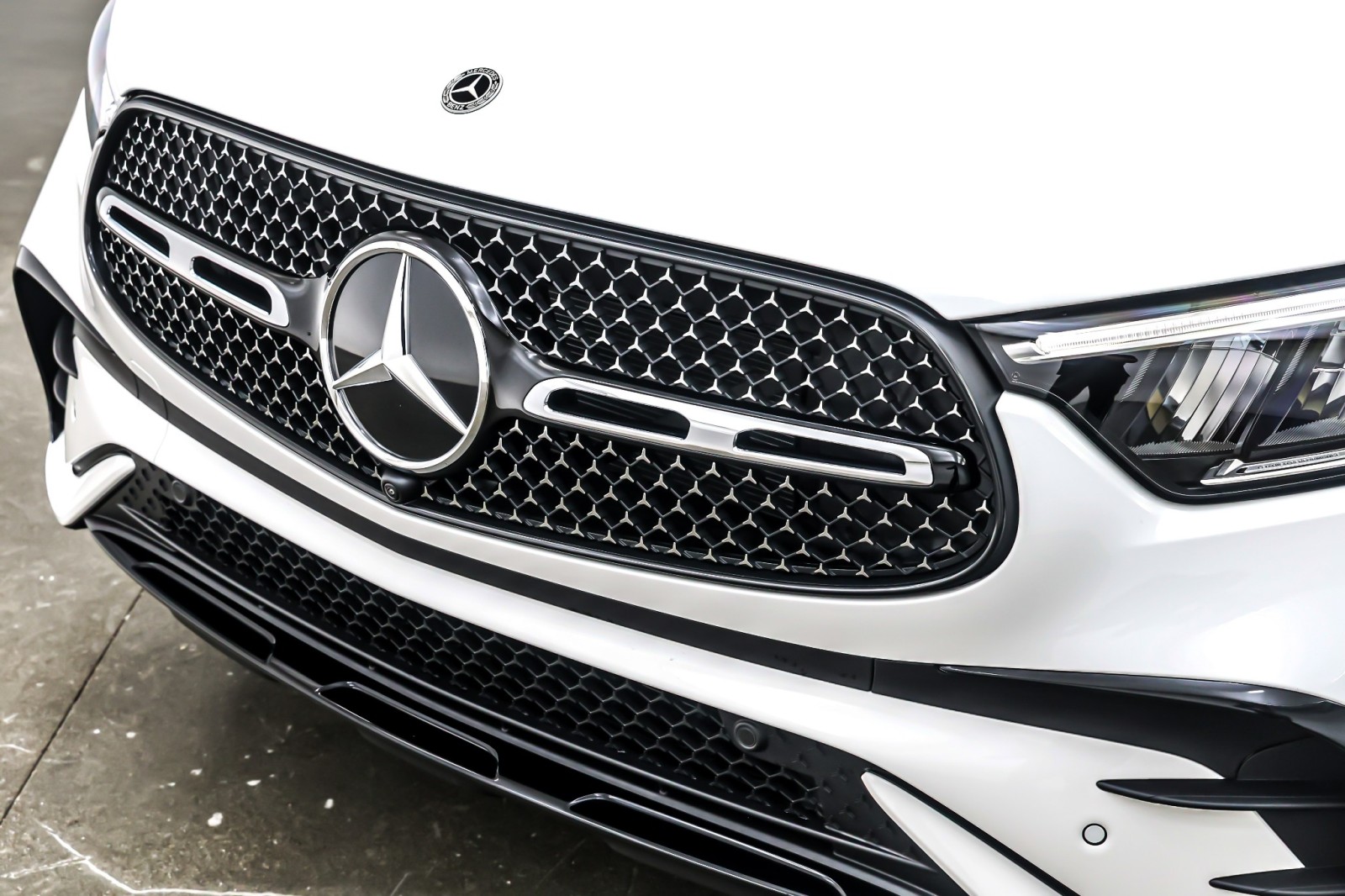 New 2026 Polar White Mercedes-Benz GLC 300 image 13