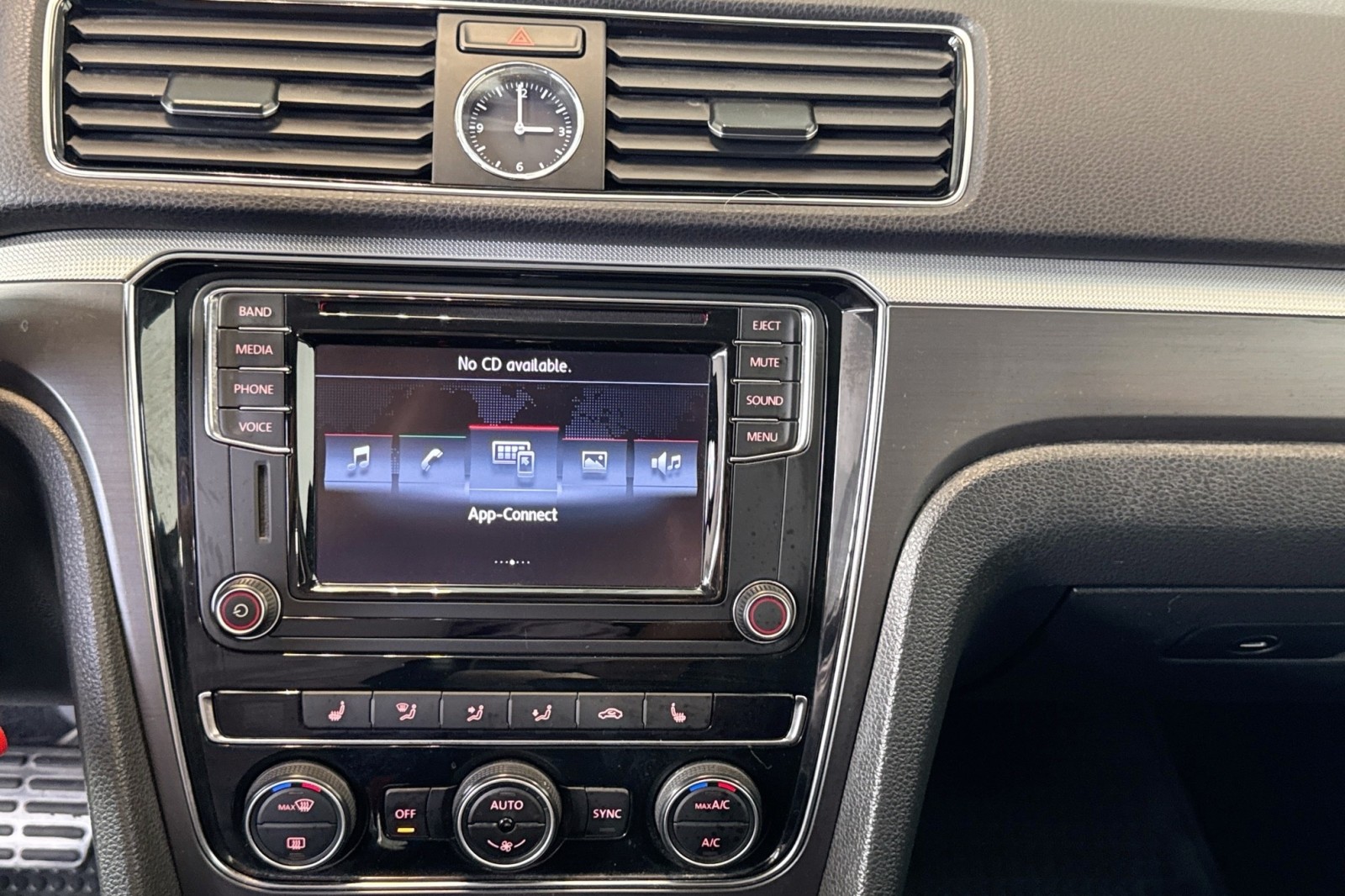 Used 2017 Fortana Red Volkswagen R-Line w/Comfort Pkg image 13