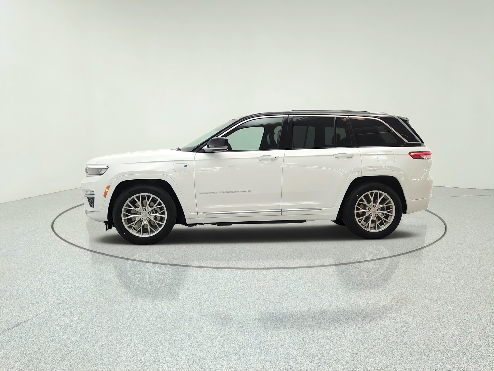 Used 2023 Bright White Clearcoat Jeep Summit image 8