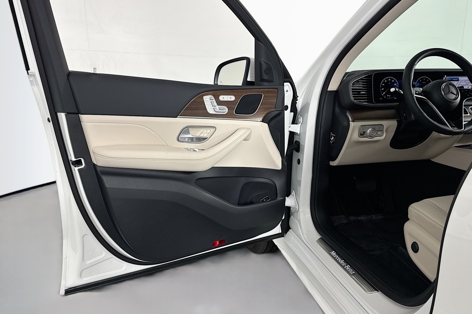 New 2026 Polar White Mercedes-Benz GLE 450 4MATIC® SUV image 20