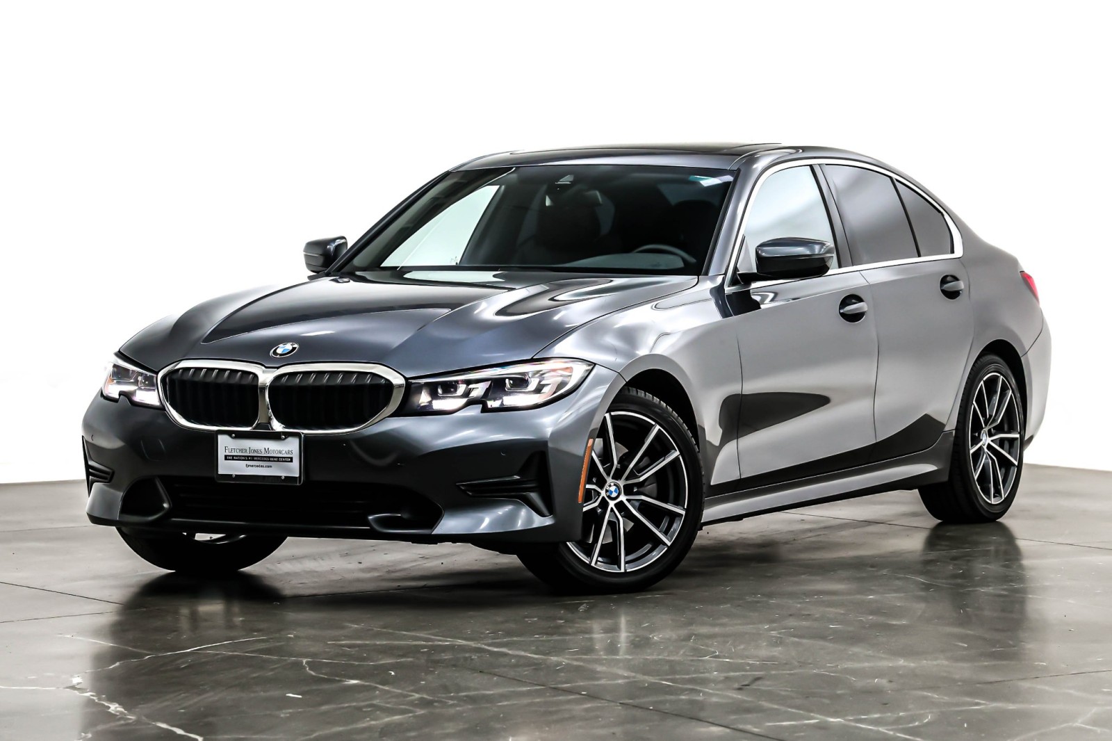 2020 BMW 3 Series 330's photo