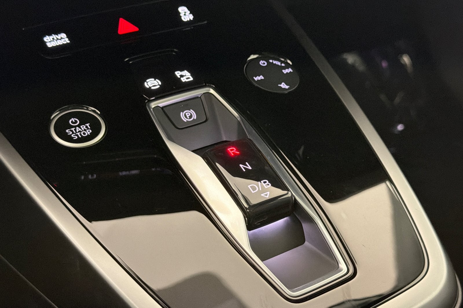 Used 2024 Glacier White Metallic Audi Prestige 55 quattro image 21