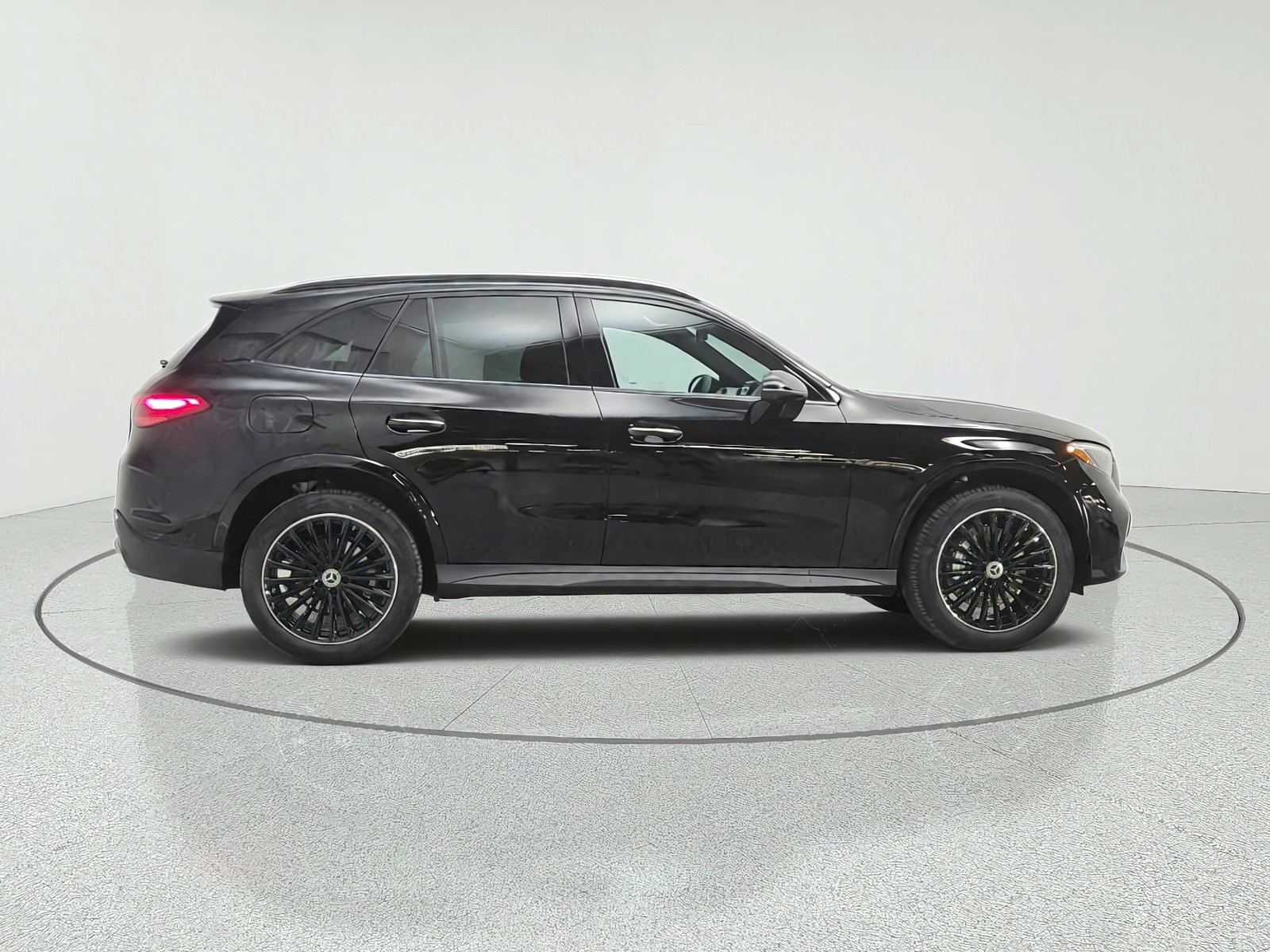 New 2027 Black Mercedes-Benz GLC 300 SUV image 4