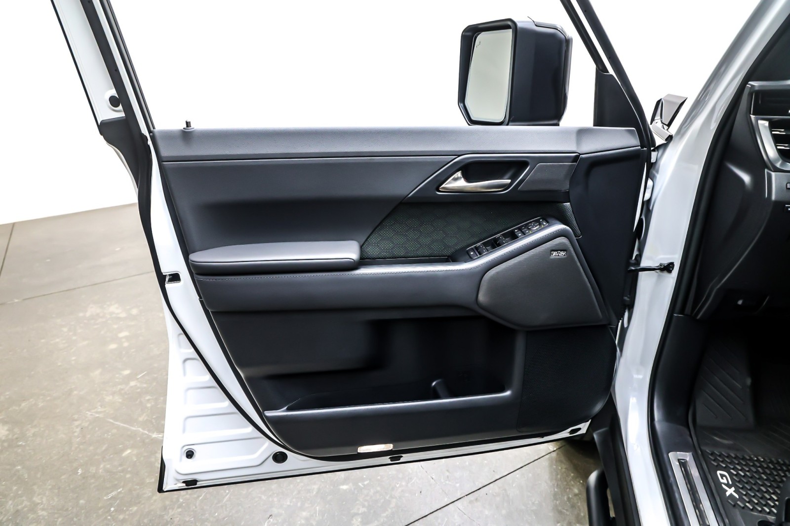 Used 2024 Eminent White Pearl Lexus GX 550 Overtrail+ image 22