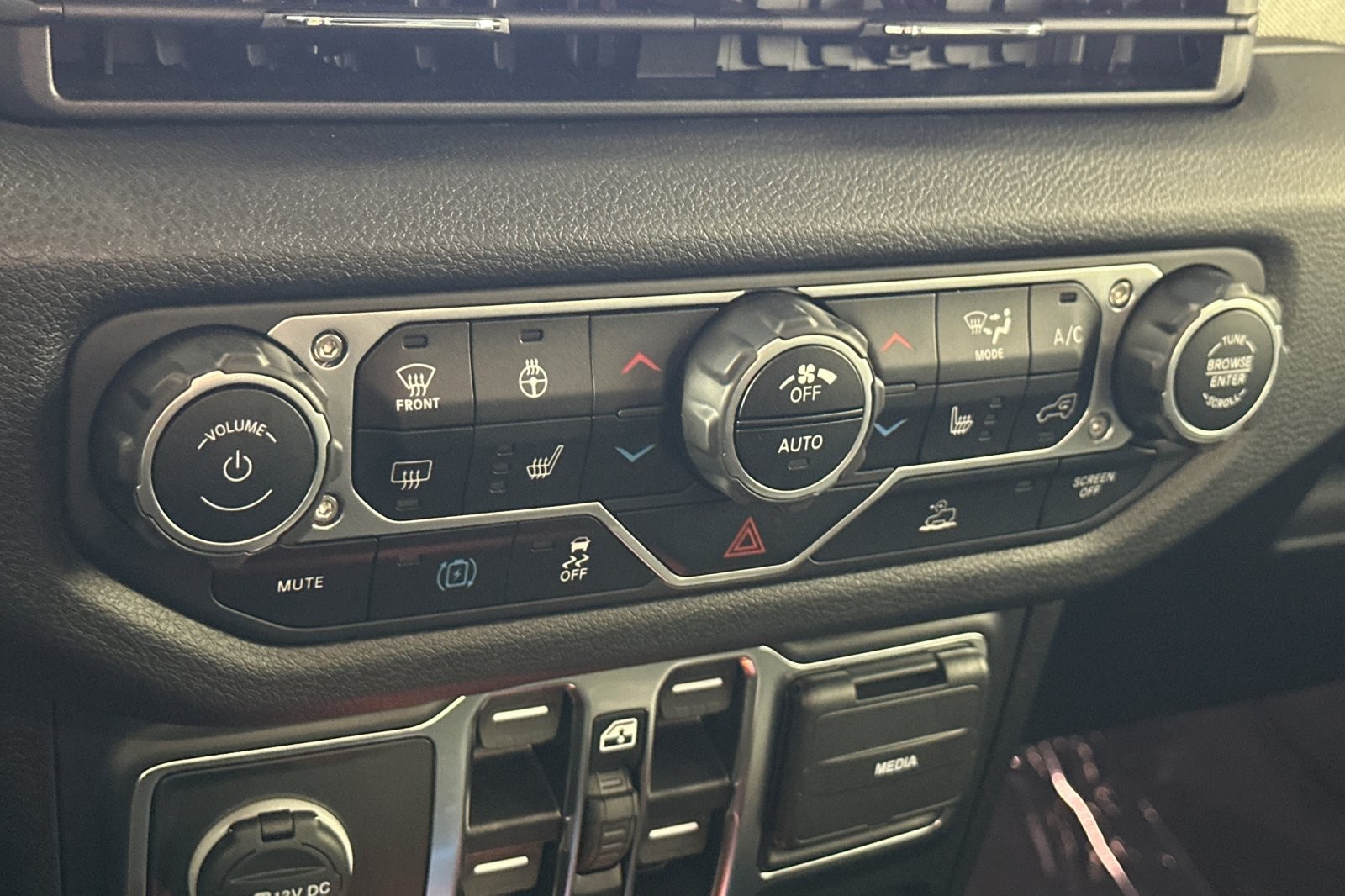 Used 2024 SILVER Jeep Sport S image 19