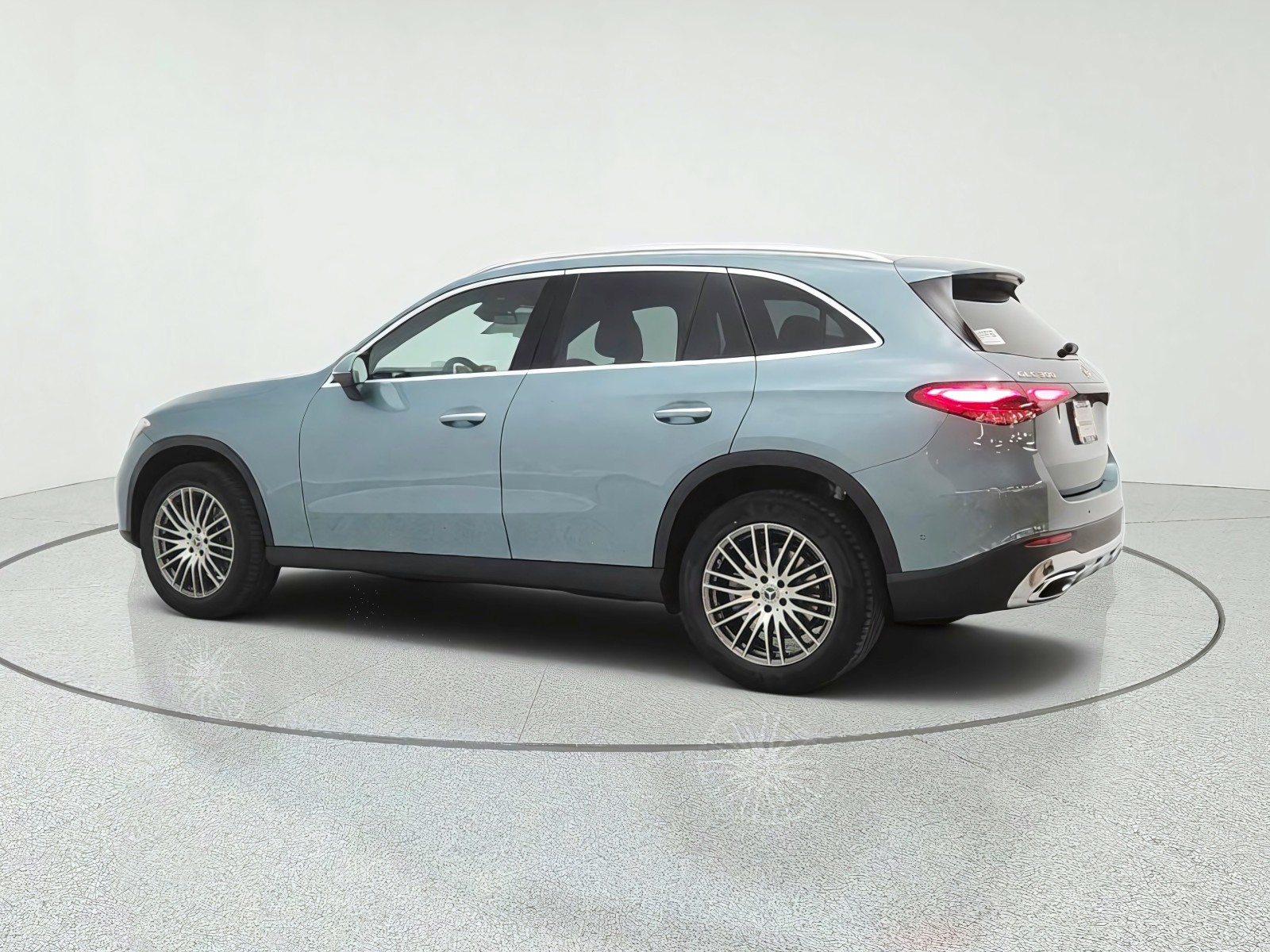 New 2027 Verde Silver Metallic Mercedes-Benz GLC 300 SUV image 7