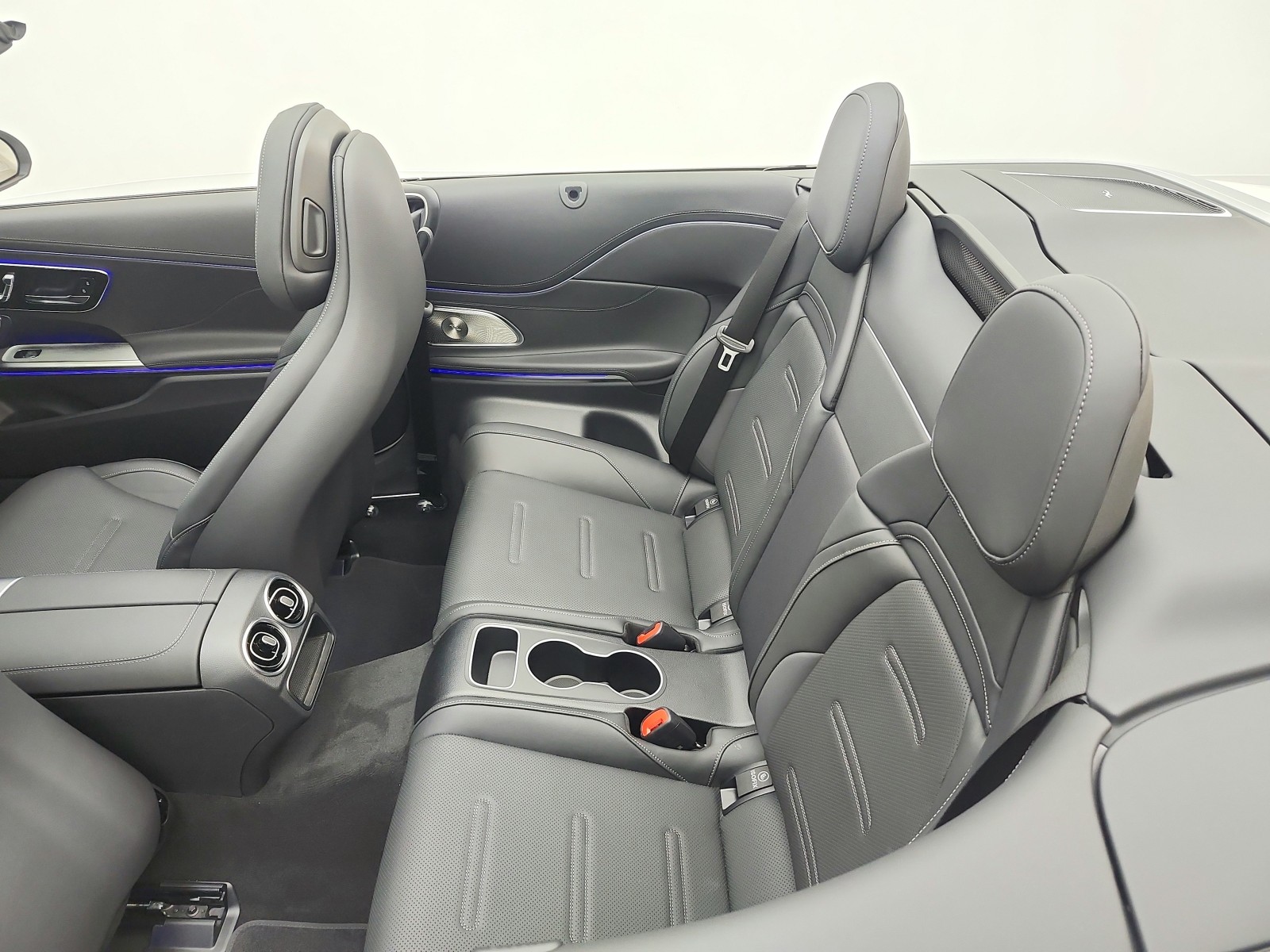 New 2026 MANUFAKTUR Moonlight White Metallic Mercedes-Benz AMG® CLE 53 4MATIC+ Cabriolet image 14