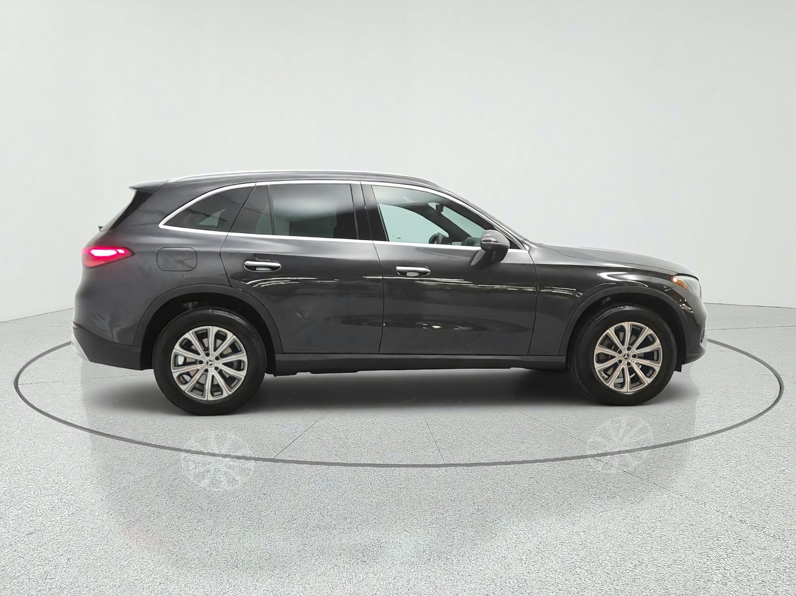 Certified Used 2026 Graphite Grey Metallic Mercedes-Benz GLC 300 SUV image 4