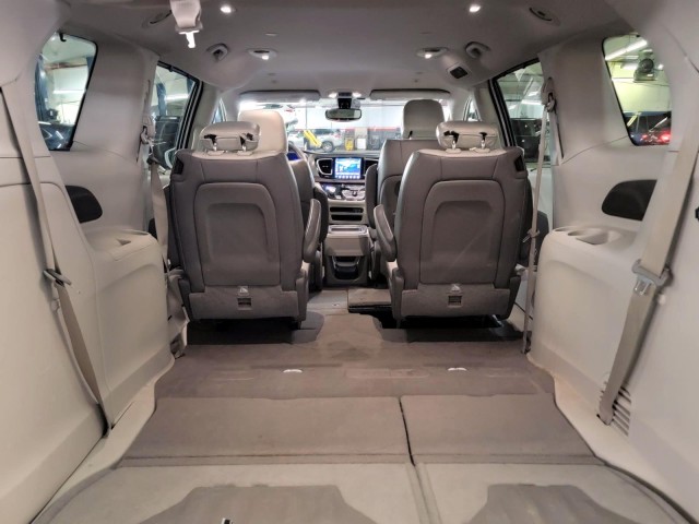 2018 Chrysler Pacifica Touring L FWD 27