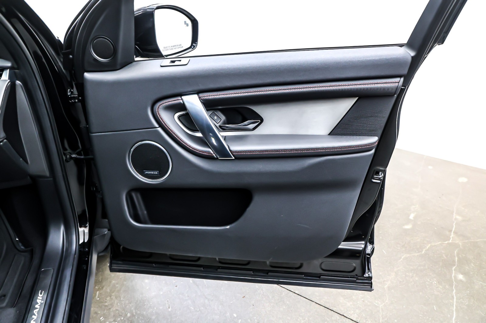 Used 2023 Santorini Black Metallic Land Rover SE R-Dynamic 4WD image 24